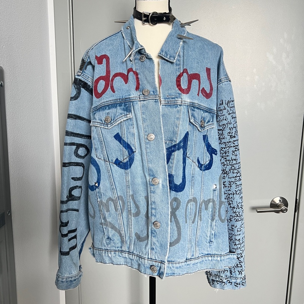 Vetements Graffiti Rivets Punk Ripped Jeans Denim Jacket